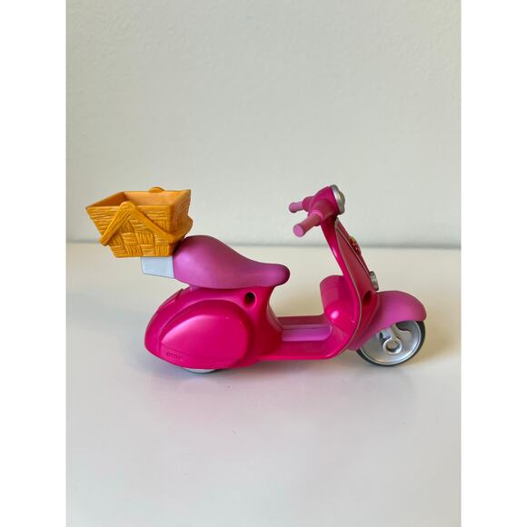 Strawberry Shortcake "Goodies-To-Go" Scooter and Blueberry Pie Accessories - Picture 5 of 10